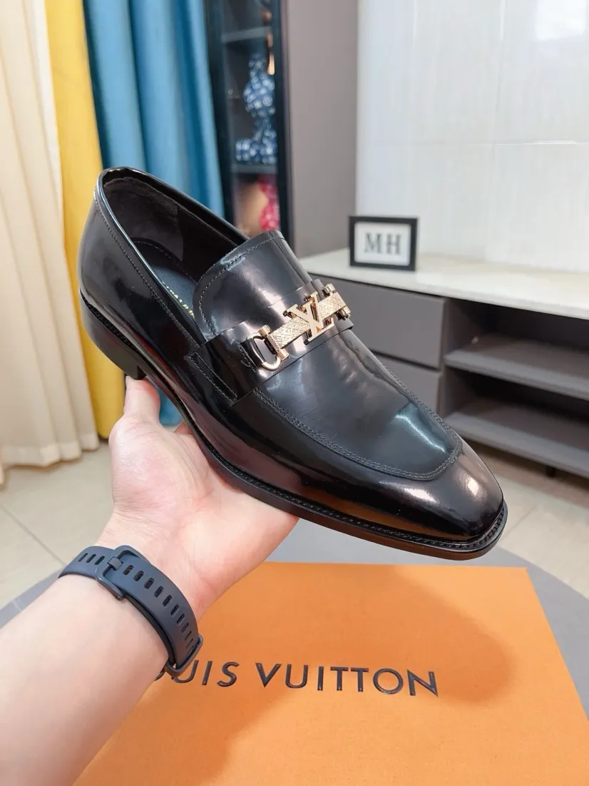 Men's men's shoes 💰500🌸🌸 [Louis Vuitton (LV)] High-end business formal leather shoes 🍀 luxurious and elegant style, both practicality and style, professional focus on details and quality, counter original 1⃣️: 1⃣️ ultra-accurate reproduction 👍🏻! Material: The upper is made of imported original calfskin➕imported Italian cowhide leather. Original anti-slip and wear-resistant outsole! Code number: 38--44 (45 customized)